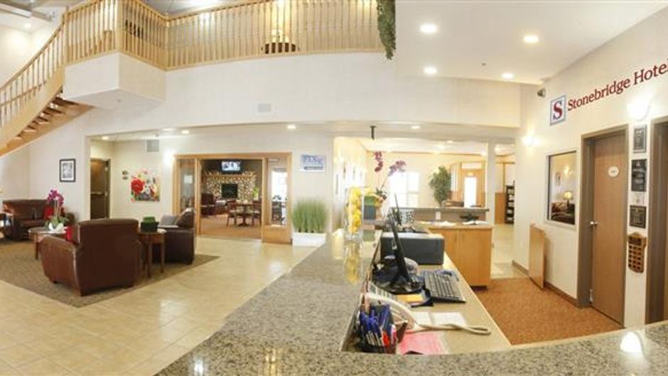 Stonebridge Hotel Dawson Creek Lobby