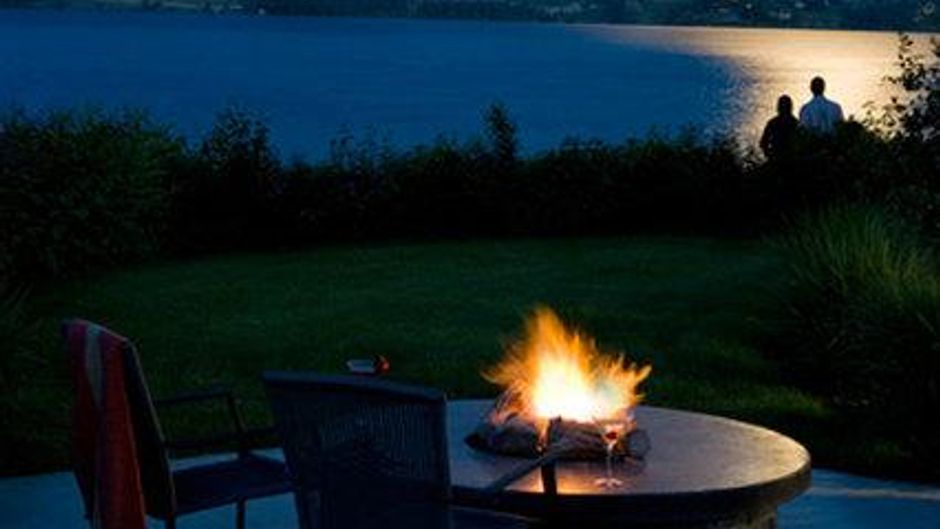 Cove Lakeside Resort Exterior