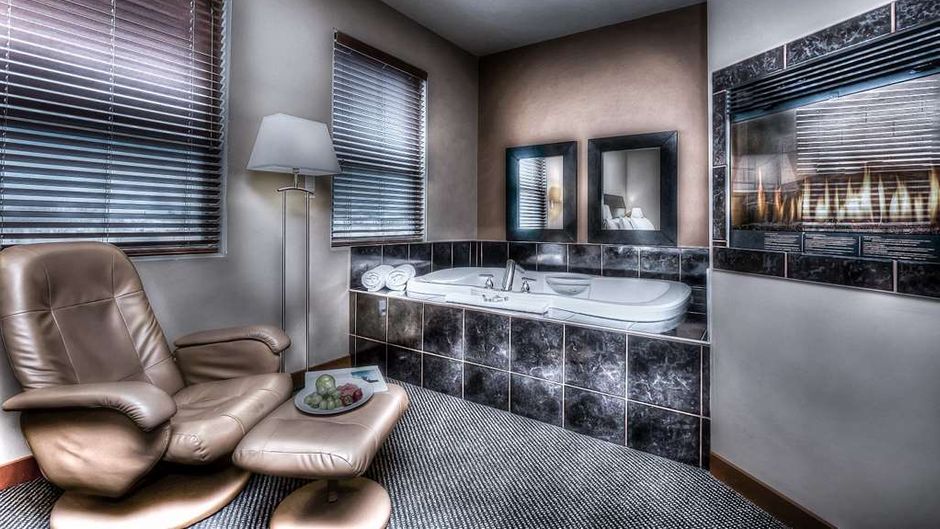 Podollan Inn & Spa Grande Prairie Suite