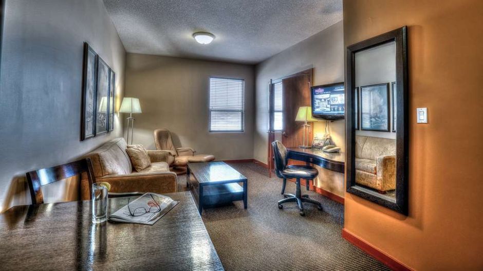 Podollan Inn & Spa Grande Prairie Suite