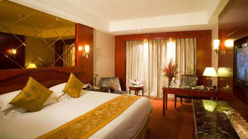 Oriental Riverside Hotel Room