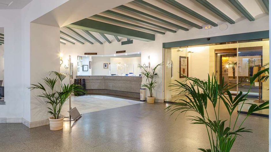 Hotel Duque de Najera Lobby