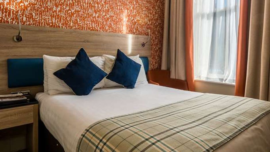 Cairn Hotel Edinburgh Room