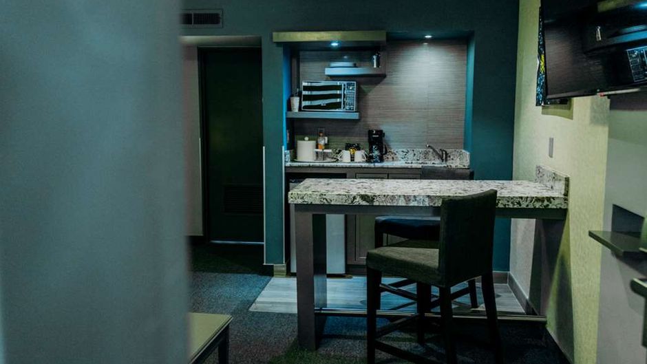 Araiza Hotel & Convention Ctr Suite