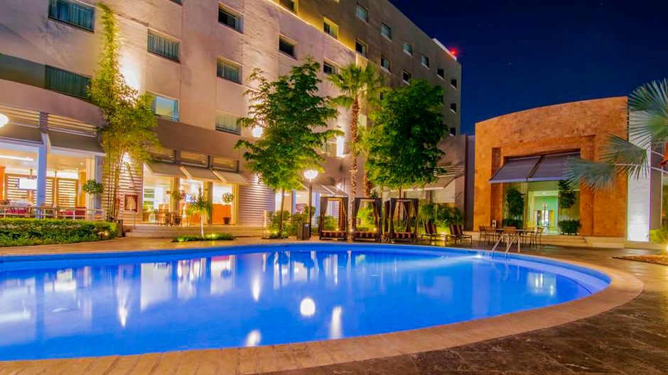 Hotel Lucerna Hermosillo Pool
