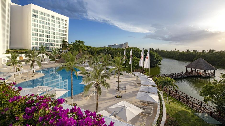 Le Blanc Spa Resort Cancun Pool