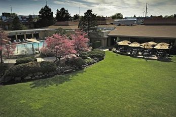 Mirabeau Park Hotel & Convention Center