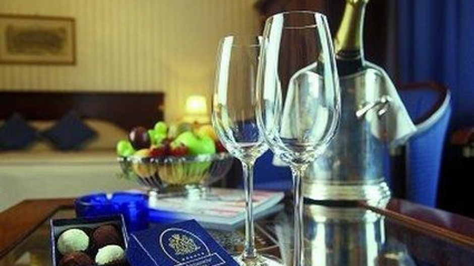 Hotel Ambassador Room