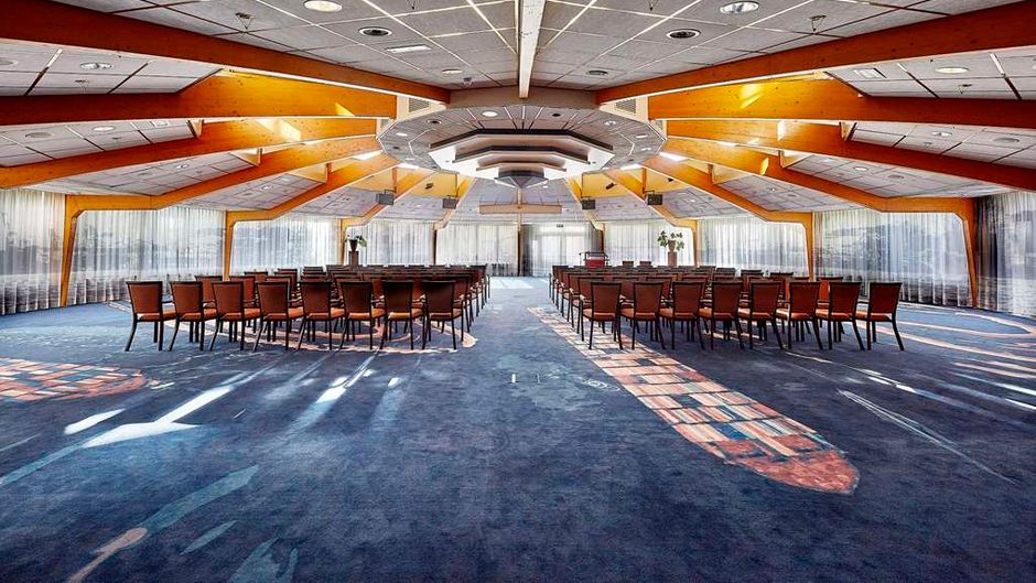 Carlton Oasis Hotel Ballroom