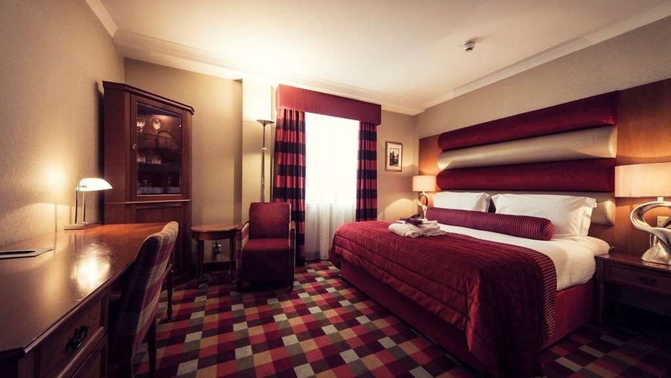 Carlton George Hotel Room