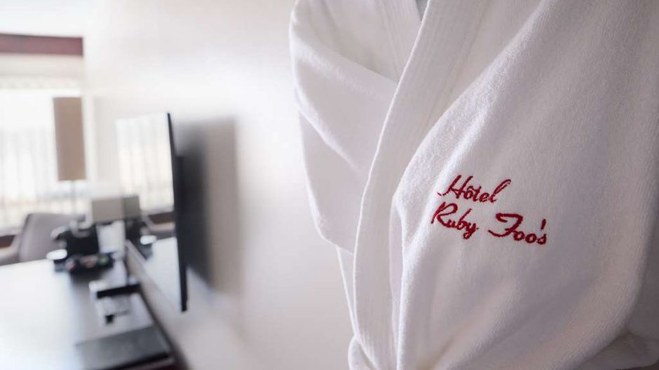 Hotel Ruby Foo's Room
