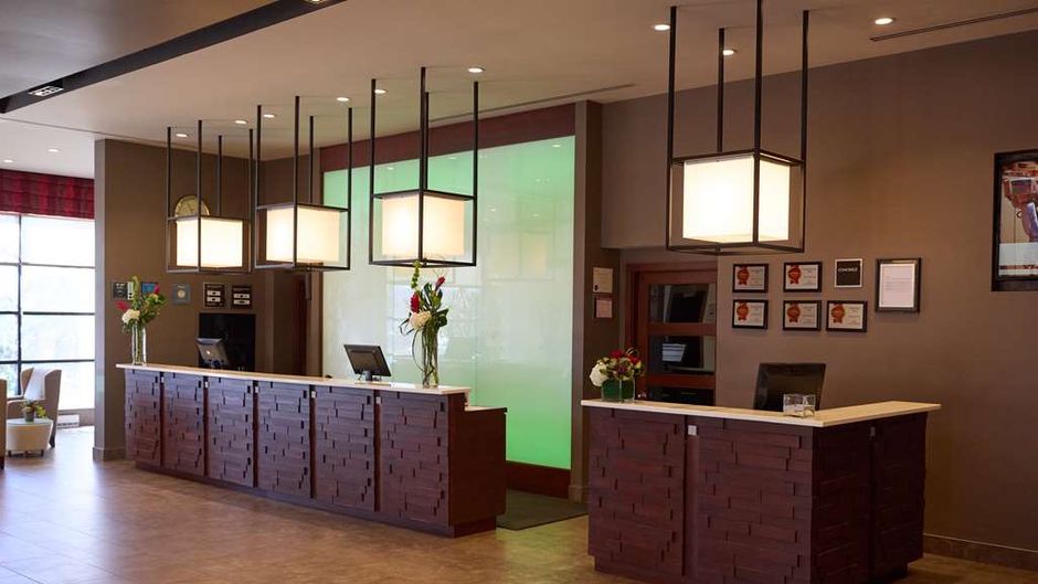 Hotel Ruby Foo's Lobby