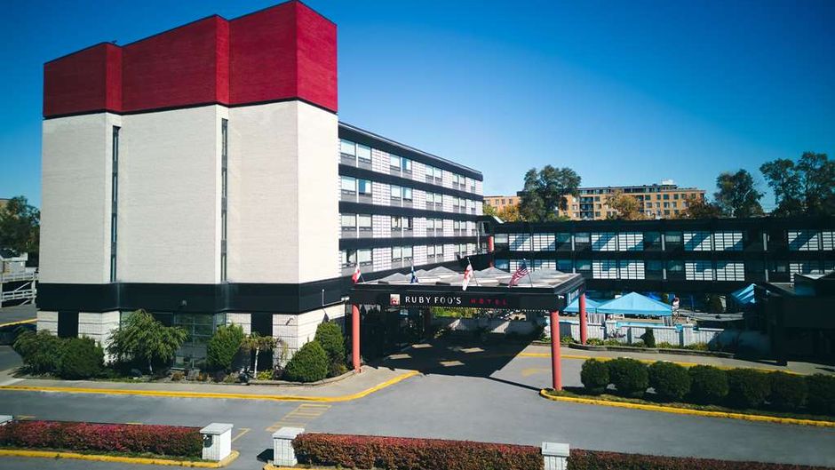 Hotel Ruby Foo's Exterior