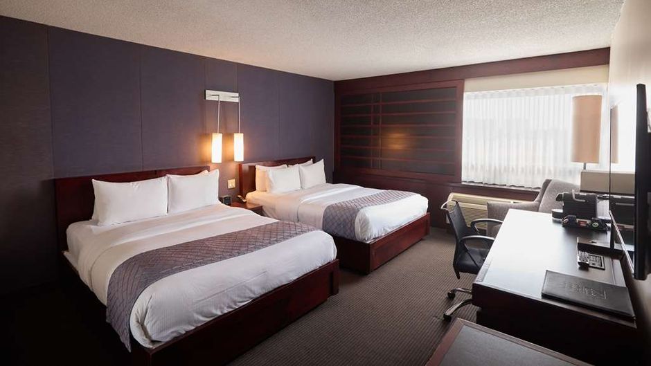 Hotel Ruby Foo's Room