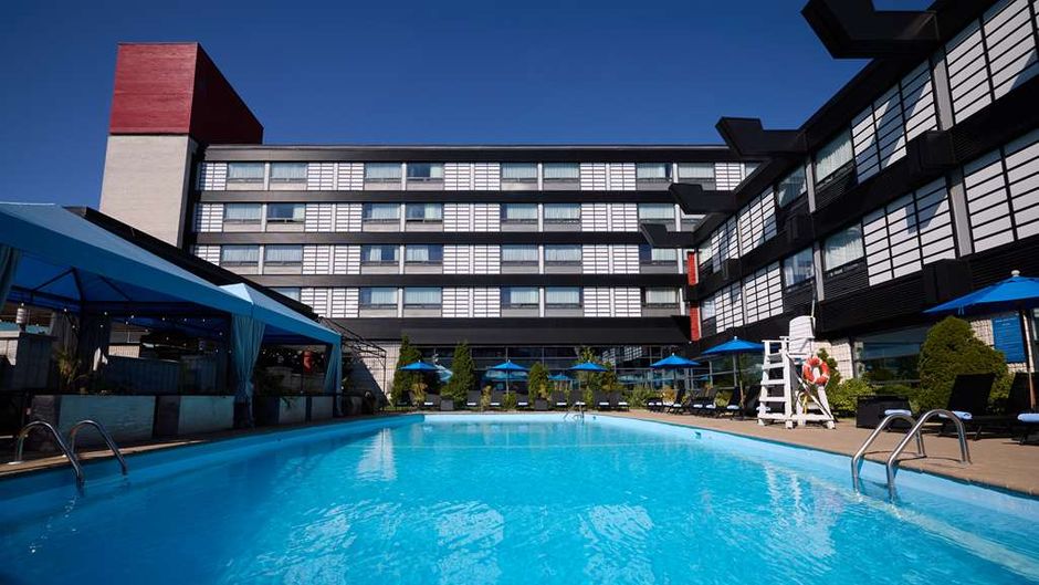 Hotel Ruby Foo's Pool