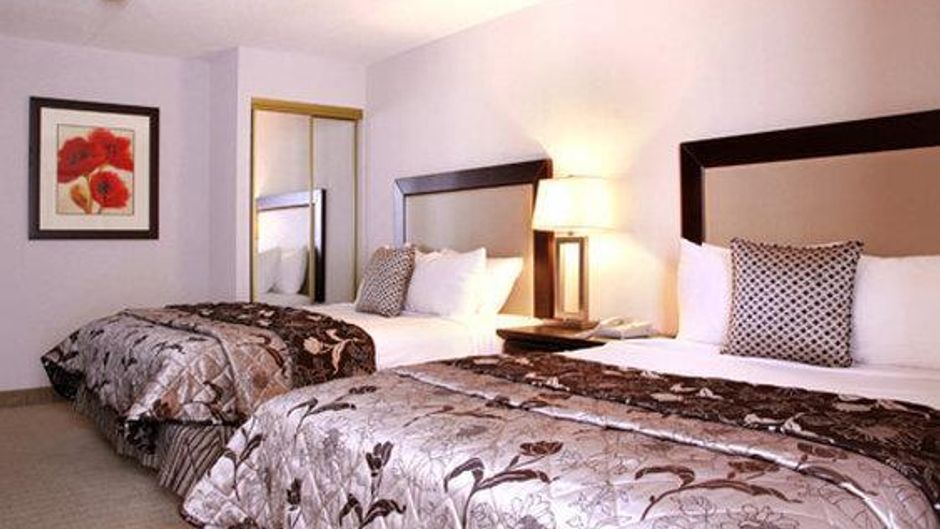 Admiral Inn Room