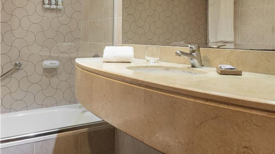Argenta Tower Hotel & Suites Room