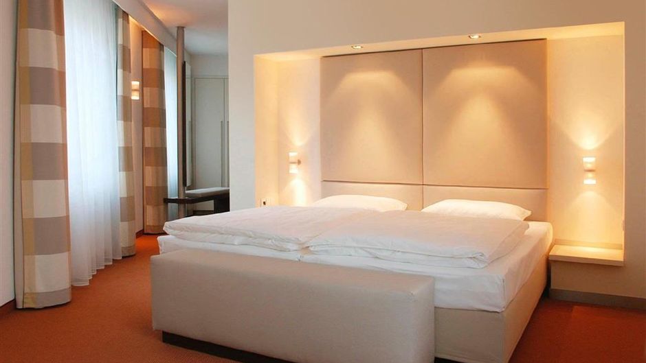 Estrel Hotel & Convention Center Suite