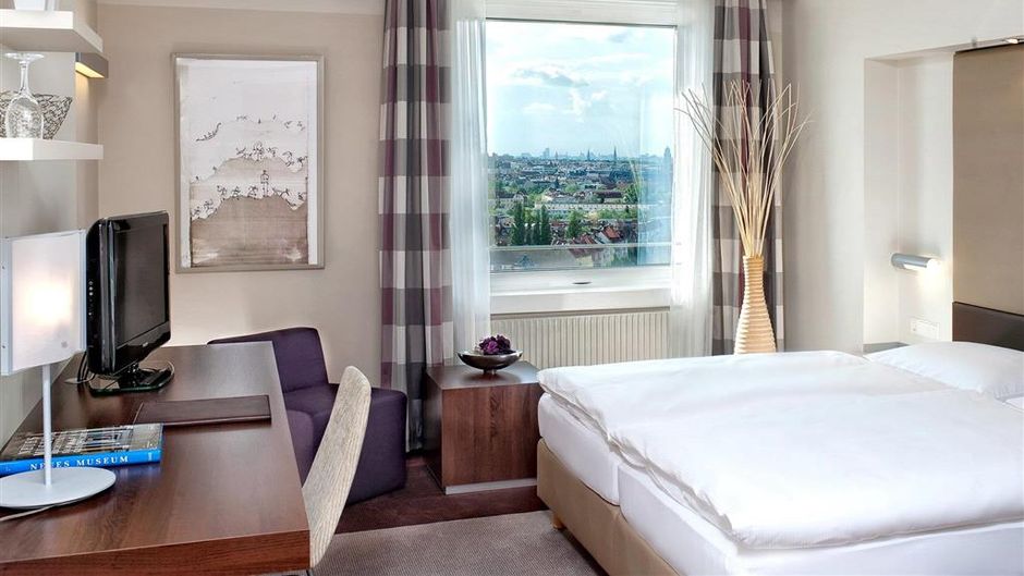 Estrel Hotel & Convention Center Room