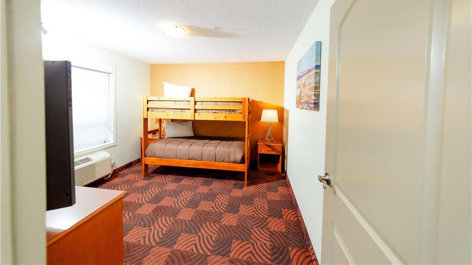 Service Plus Inns & Suites Suite