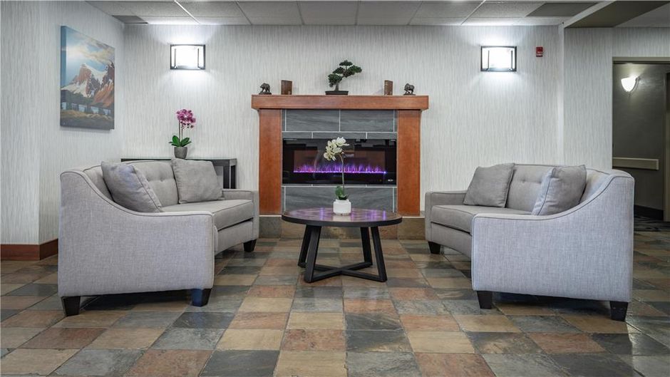 Service Plus Inns & Suites Lobby