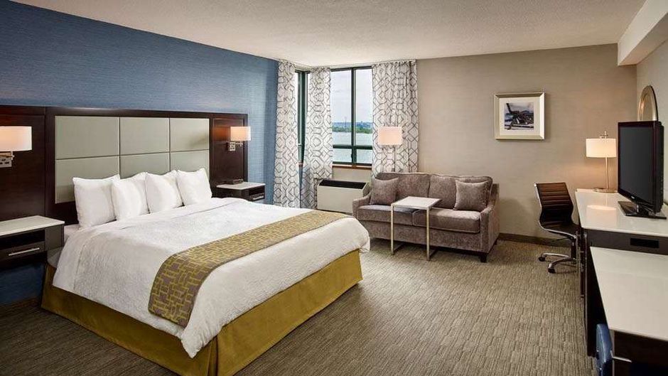 Waterfront Hotel Downtown Room