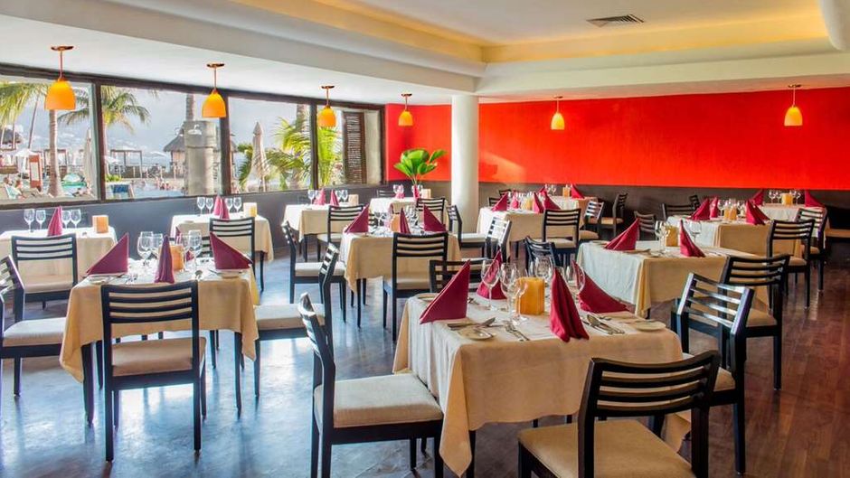 Sunset Plaza Beach Resort & Spa Restaurant