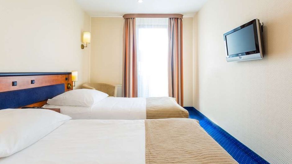 Qubus Hotel Room