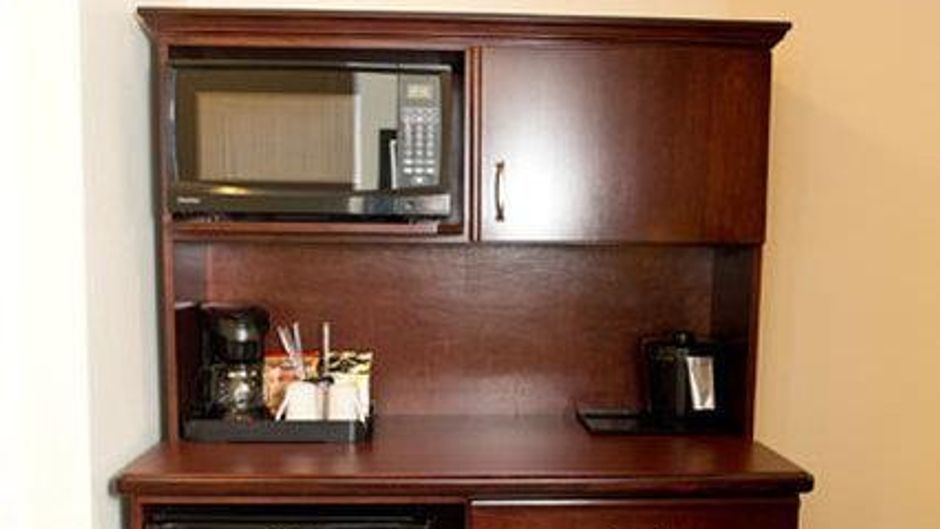 Chateau Nova Yellowhead Room