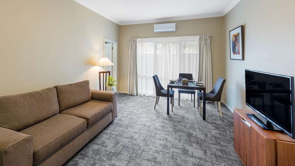 Kimberley Gardens Hotel, Serviced Apts Restaurant