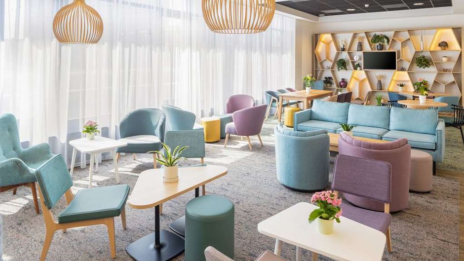 Hampton by Hilton Amsterdam Airport Lobby