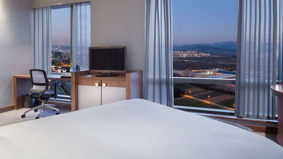 Hampton by Hilton Bursa Room