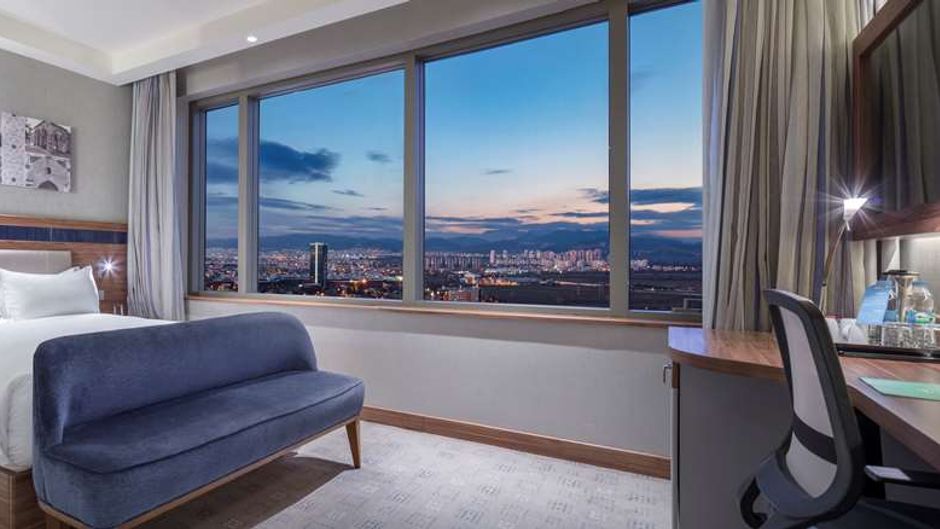 Hampton by Hilton Bursa Room