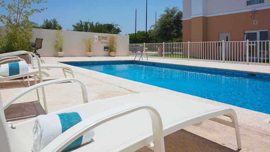 Hampton Inn by Hilton Ciudad Victoria Pool