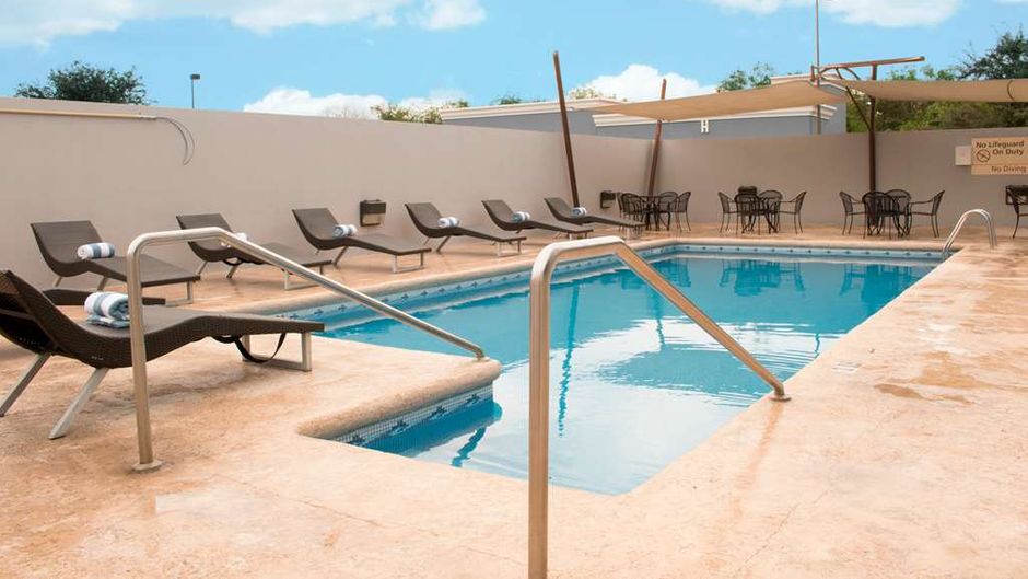 Hampton Inn by Hilton Ciudad Victoria Pool