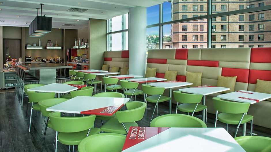 Hampton Inn by Hilton Cali Restaurant