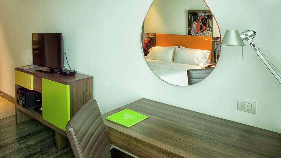 Hampton Inn by Hilton Cali Room