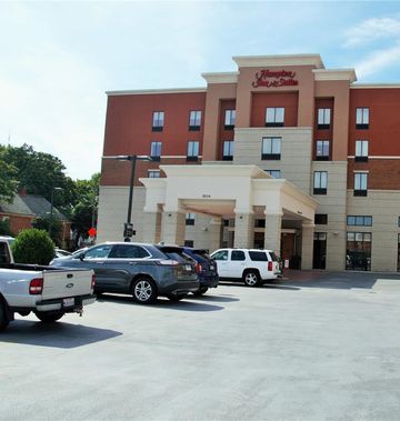 Hampton Inn & Suites Uptown-University