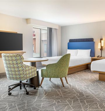 Hampton Inn & Suites Uptown-University