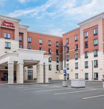 Hampton Inn & Suites Uptown-University