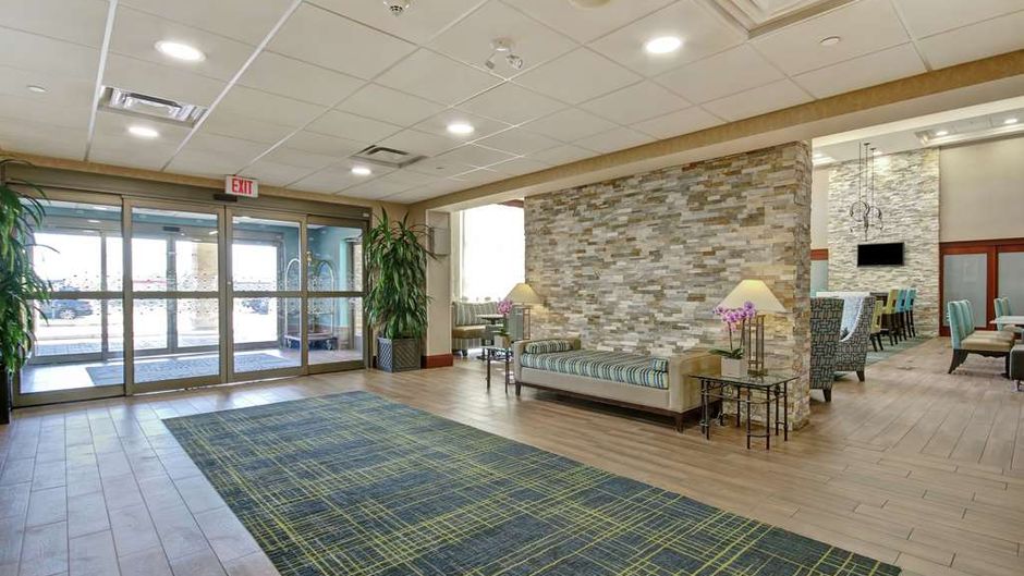 Hampton Inn & Suites by Hilton Guelph Lobby