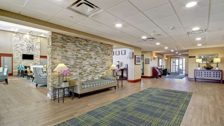Hampton Inn & Suites by Hilton Guelph Lobby
