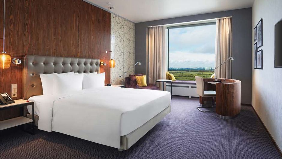 Hilton Saint Petersburg ExpoForum Room