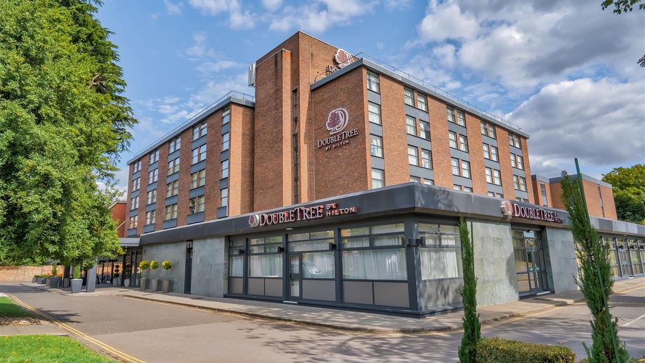 DoubleTree by Hilton London - Ealing Exterior