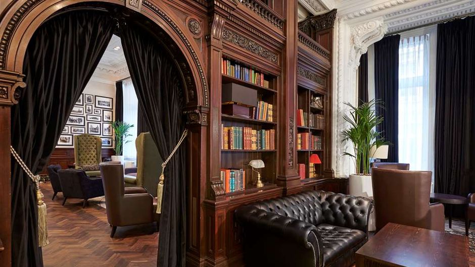 DoubleTree by Hilton Liverpool Lobby