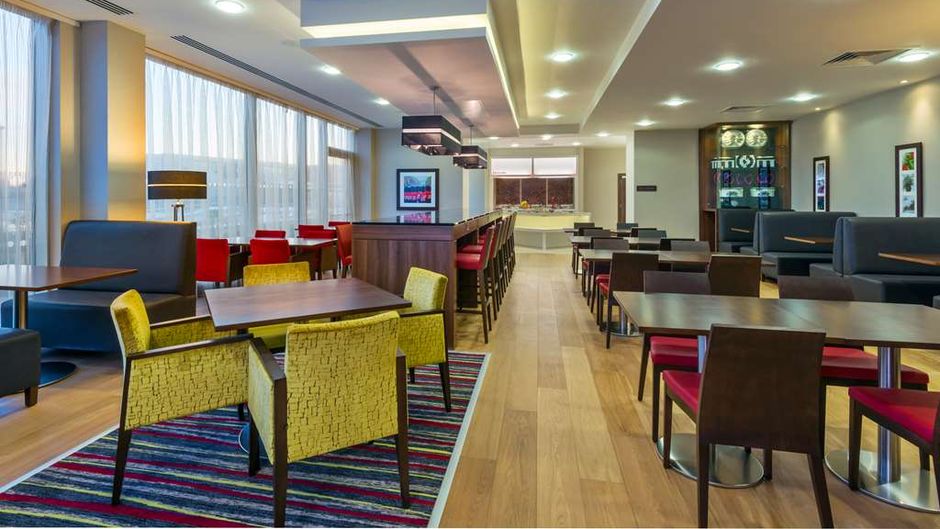 Hampton by Hilton London Luton Airport Restaurant