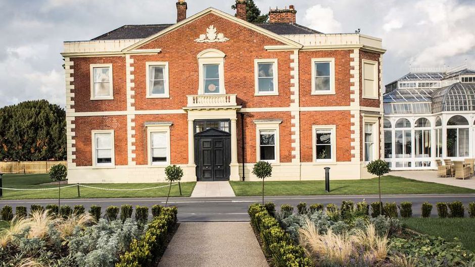 DoubleTree by Hilton Hotel & Spa Chester Exterior
