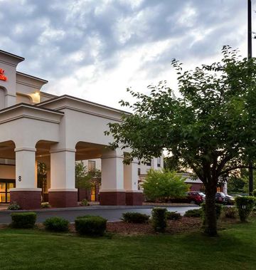 Hampton Inn & Suites Manchester-Bedford