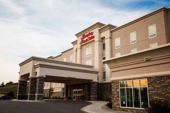 Hampton Inn & Suites Minot Airport