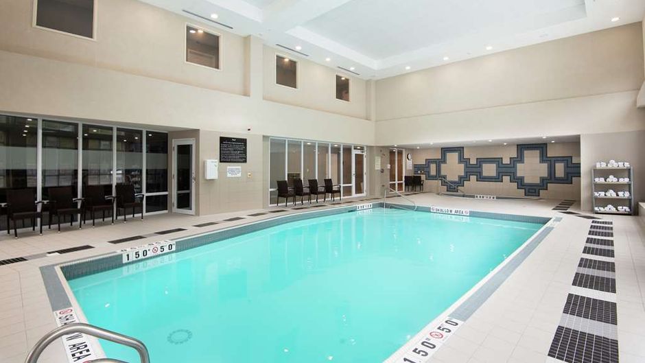 Hampton Inn & Suites Barrie Pool